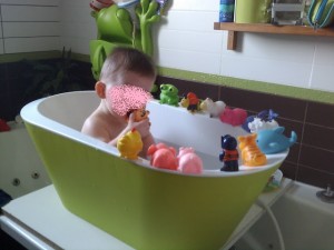 Petit Bonhomme - 12 mois dans sa baignoire Hoppop