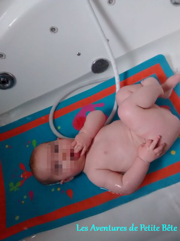 Le Bain Libre Pour Bebe Et Parent Les Aventures De Petite Bete