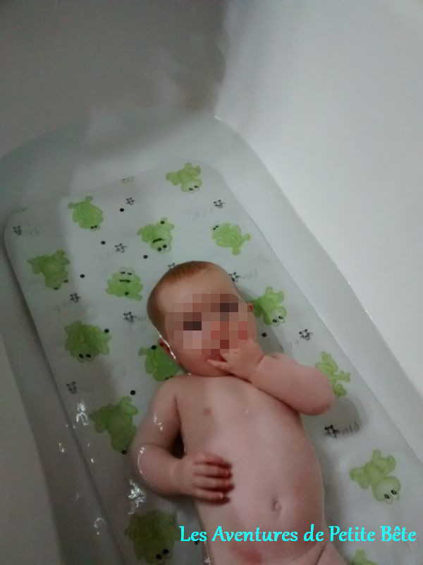 Le Bain Libre Pour Bebe Et Parent Les Aventures De Petite Bete